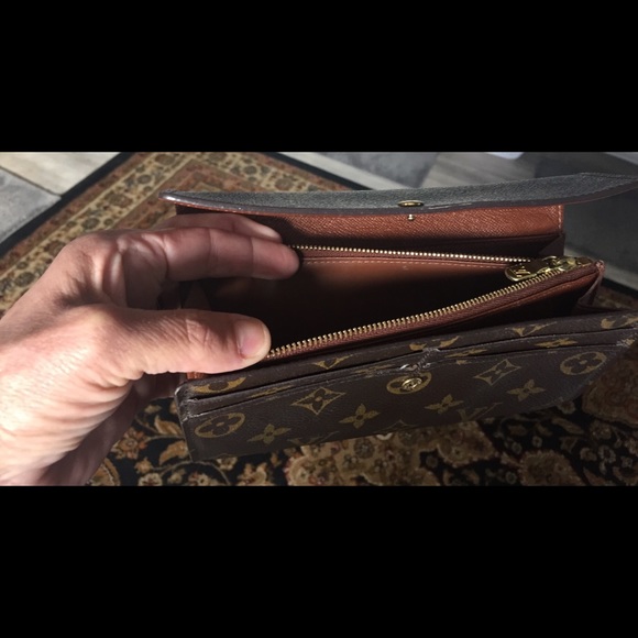 Louis Vuitton Wallet - Picture 15 of 16